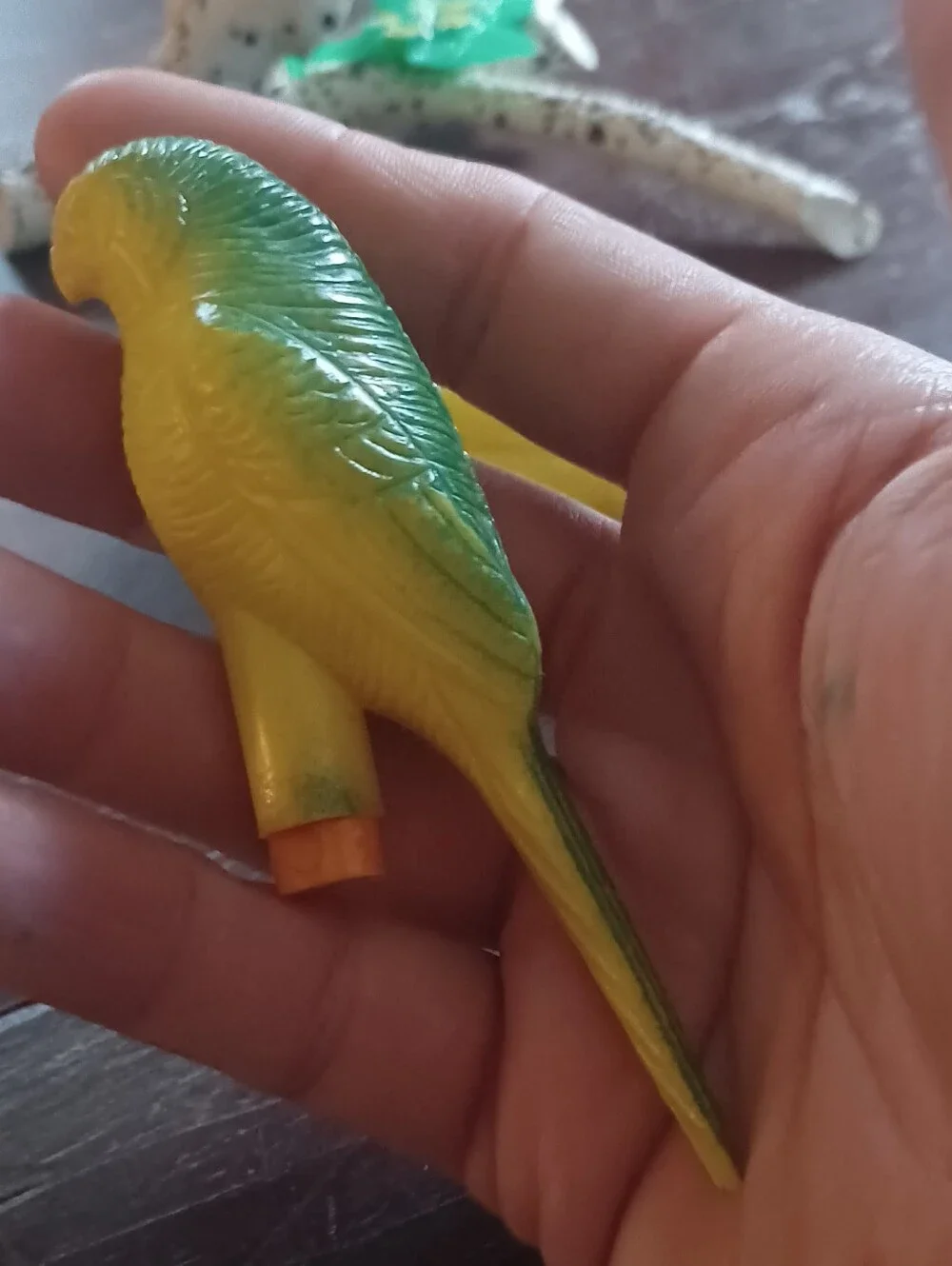 Vintage 60s salt & pepper shakers green & yellow parrot love birds - bird pair